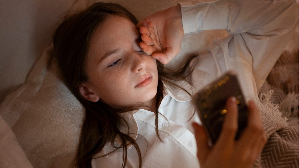 Excessive screen time is harmful to children eyesight